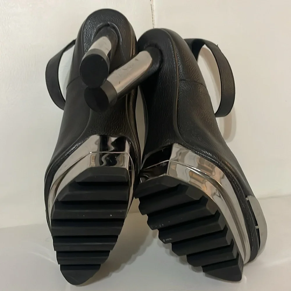 Vintage runway Calvin Klein Collection black leather heels metal platform 7.5